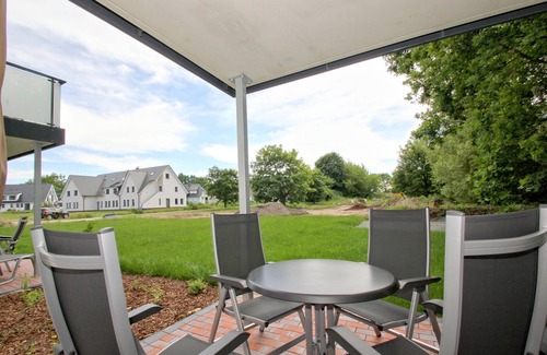 Lobbe Appartement | Beachfront apartment with terrace, use of swimming pool and sauna - Rex Rugia apartment 11-1