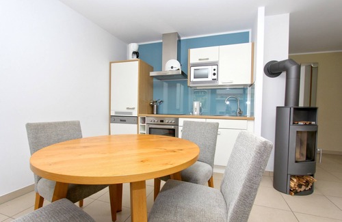 Lobbe Appartement | Beachfront apartment with terrace, use of swimming pool and sauna - Rex Rugia apartment 28-2