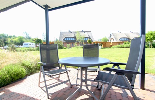 Lobbe Appartement | Beachfront apartment with terrace, use of swimming pool and sauna - Rex Rugia apartment 28-2