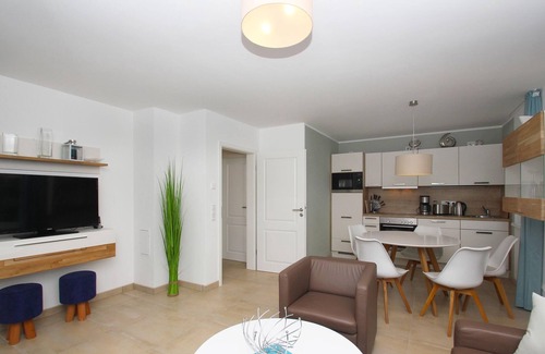Lobbe Appartement | Beachfront apartment with terrace, use of swimming pool and sauna - Rex Rugia apartment 13-3