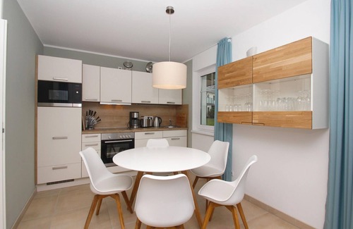 Lobbe Appartement | Beachfront apartment with terrace, use of swimming pool and sauna - Rex Rugia apartment 13-3