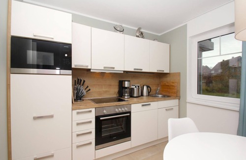 Lobbe Appartement | Beachfront apartment with terrace, use of swimming pool and sauna - Rex Rugia apartment 13-3