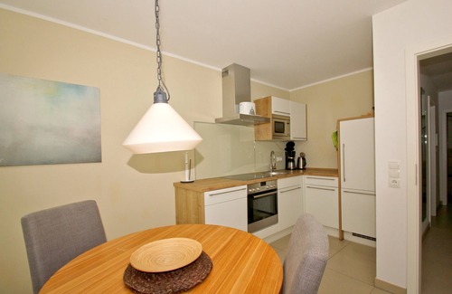 Lobbe Appartement | Beachfront apartment with terrace, use of swimming pool and sauna - Rex Rugia apartment 30-4