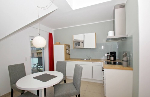 Lobbe Appartement | Beachfront apartment with balcony, use of swimming pool and sauna - Rex Rugia apartment 14-8