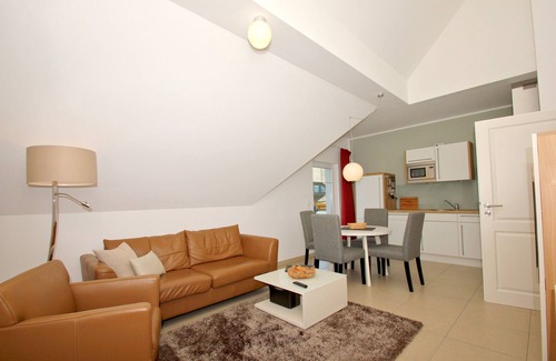 Lobbe Appartement | Beachfront apartment with balcony, use of swimming pool and sauna - Rex Rugia apartment 14-8