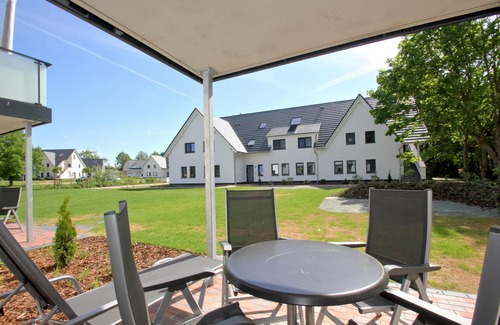 Lobbe Appartement | Beachfront apartment with terrace, use of swimming pool and sauna - Rex Rugia apartment 14-1