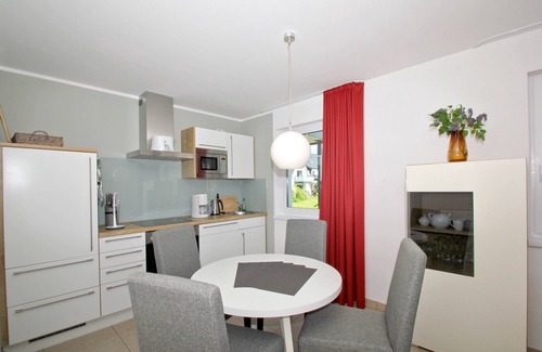 Lobbe Appartement | Beachfront apartment with terrace, use of swimming pool and sauna - Rex Rugia apartment 14-3