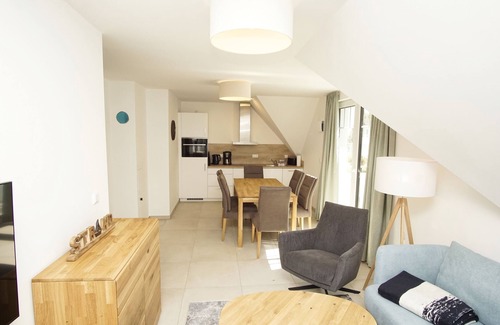 Lobbe Appartement | Beachfront apartment with balcony, use of swimming pool and sauna - Rex Rugia apartment 15-5