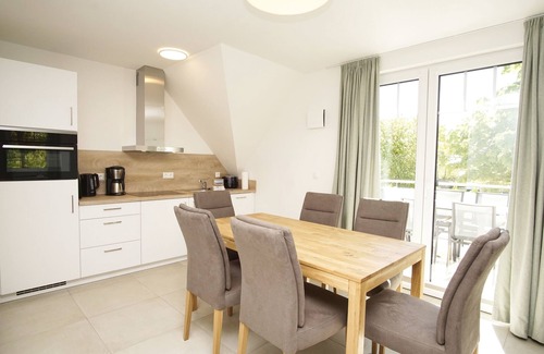 Lobbe Appartement | Beachfront apartment with balcony, use of swimming pool and sauna - Rex Rugia apartment 15-5