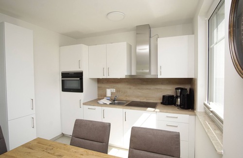 Lobbe Appartement | Beachfront apartment with balcony, use of swimming pool and sauna - Rex Rugia apartment 15-5