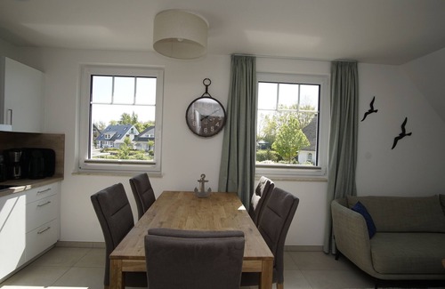 Lobbe Appartement | Beachfront apartment with balcony, use of swimming pool and sauna - Rex Rugia apartment 15-5