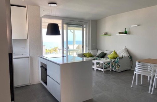 Ardore Marina Appartement | Beachfront apartment with fantastic terrace facing the Ionian Sea