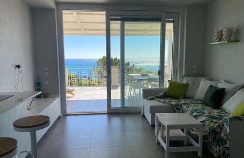 Ardore Marina Appartement | Beachfront apartment with fantastic terrace facing the Ionian Sea
