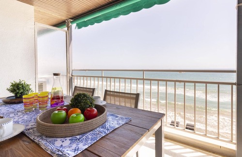 La Pineda Appartement | Appartement en bord de mer avec terrasse, climatisation et WiFi à La Pineda