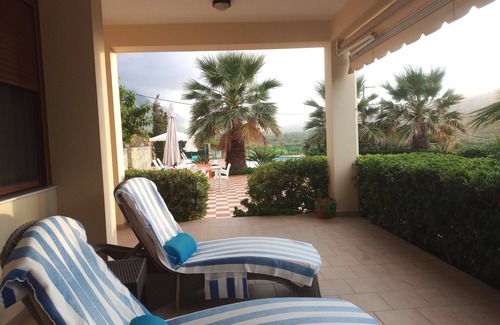 Pefki Appartement | Beachfront Apartment, Oceanis Suite, Tholos Bay Suites