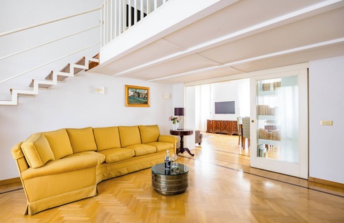 Chiaia Appartement | [Beachfront Apartment] Prestigious 200 square meters