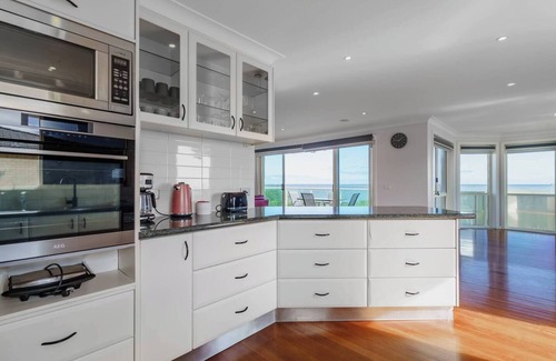 Bonbeach Maison | Beachfront at Bonbeach A Coastal Lifestyle Gem