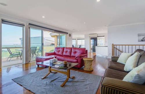 Bonbeach Maison | Beachfront at Bonbeach - A Coastal Lifestyle Gem