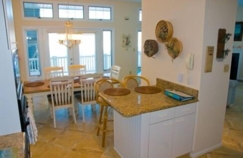 South End Copropriété | Bonne affaire en bord de mer! Descendez de votre terrasse sur une grande plage!