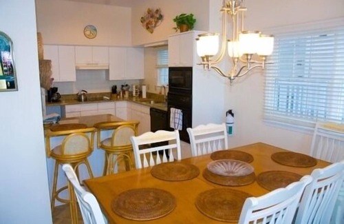 South End Copropriété | Bonne affaire en bord de mer! Descendez de votre terrasse sur une grande plage!