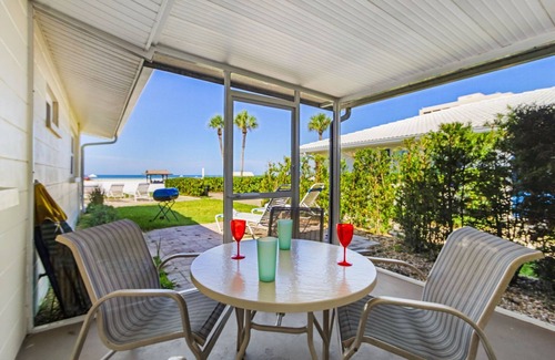 Aloha Kai Maison | Beachfront - Beachside Escape with Grill, Dining & Views – Perfect for Two! – Aloha Kai #24N