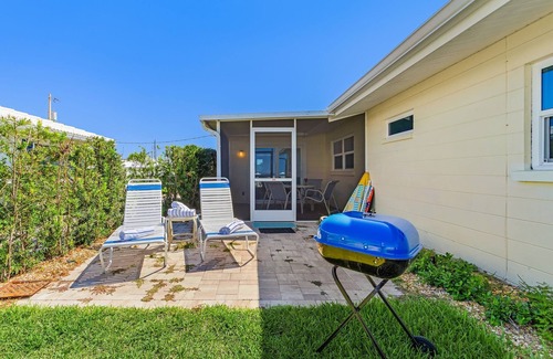 Aloha Kai Maison | Beachfront - Beachside Escape with Grill, Dining & Views – Perfect for Two! – Aloha Kai #24N