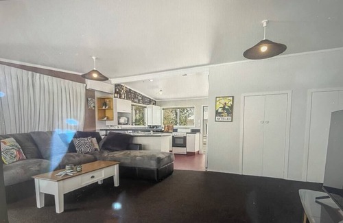 Pukehina Maison | Beachfront Beauty