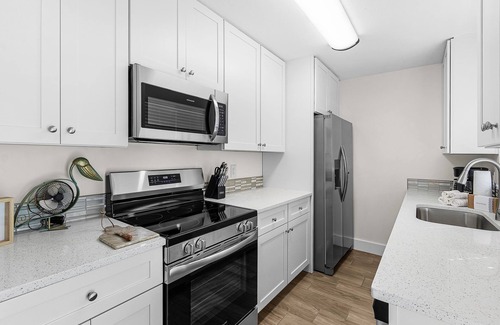 Aloha Kai Maison | Beachfront Bliss for 4 with Sunroom & Pool Access on Siesta Key - Aloha Kai #34