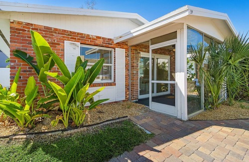Aloha Kai Maison | Beachfront Bliss for 4 with Sunroom & Pool Access on Siesta Key - Aloha Kai #34