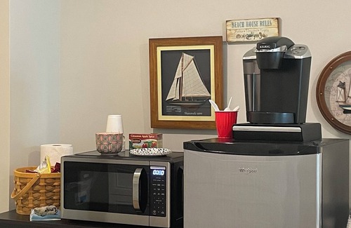 New London Appartement | Beachfront Bliss: Water Front, Steps to Sand, Minutes from Dining & Attractions!