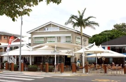 Wynnum Maison | Beachfront Bliss, Wynnum