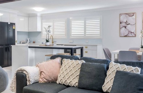 Wynnum Maison | Beachfront Bliss, Wynnum