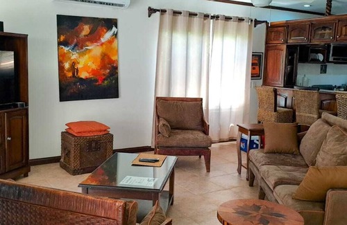 Playa Hermosa Maison | Beachfront 3BR Accueil W / piscine privée sur Playa Hermosa 3 miles au sud de Jaco