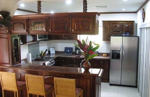 Playa Hermosa Maison | Beachfront 3BR Accueil W / piscine privée sur Playa Hermosa 3 miles au sud de Jaco