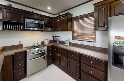 Playa Hermosa Maison | Beachfront 3BR Accueil W / piscine privée sur Playa Hermosa 3 miles au sud de Jaco