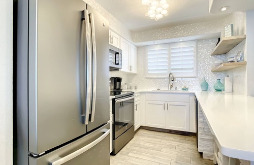 Horton Shores Copropriété | Beachfront Condo - OceanView, Pool & Steps to Flagler Ave