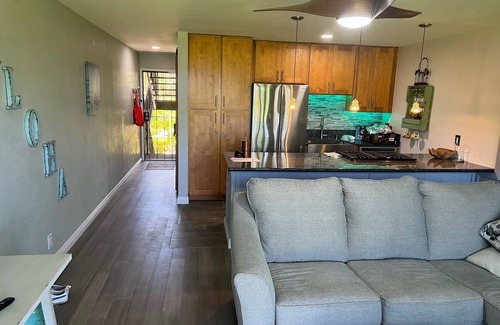 Kaunakakai Copropriété | Beachfront condo, completely remodeled in a serene setting with views of Lanai!