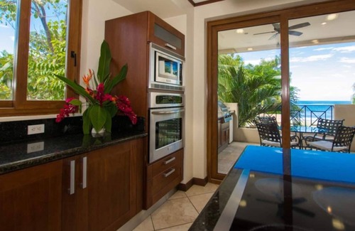 Playa Hermosa Copropriété | Beachfront Condo Stunning Beach Views & Sunsets