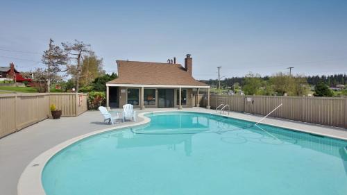 Freeland Maison | Beachfront Condo - Mutiny Bay by AvantStay Views
