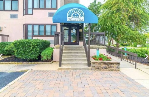 Southend Copropriété | Beachfront Condo!! Pet friendly! 2 Bed, 2 Bath