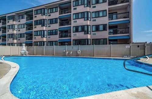 Southend Copropriété | Beachfront Condo!! Pet friendly! 2 Bed, 2 Bath