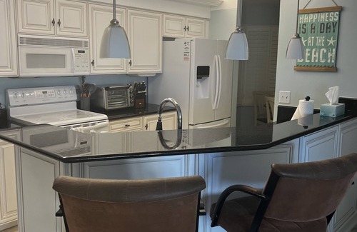 Ponce Terrace Copropriété | Beachfront condo with plenty of space