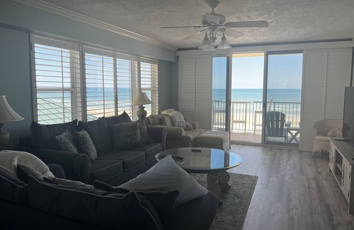 Ponce Terrace Copropriété | Beachfront condo with plenty of space