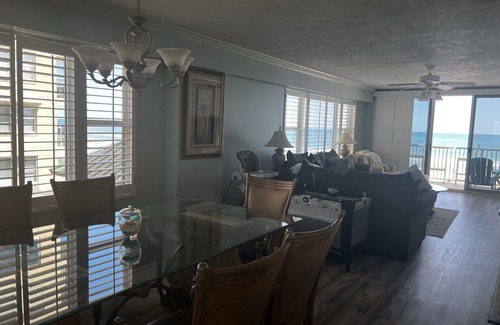 Ponce Terrace Copropriété | Beachfront condo with plenty of space