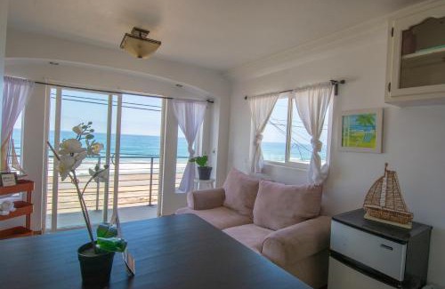 Costa Appartement | BEACHFRONT Cozy 1 Bdr