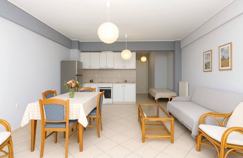 Kiato Appartement | Beachfront Cozy House - Kiatos' Seaview Retreat