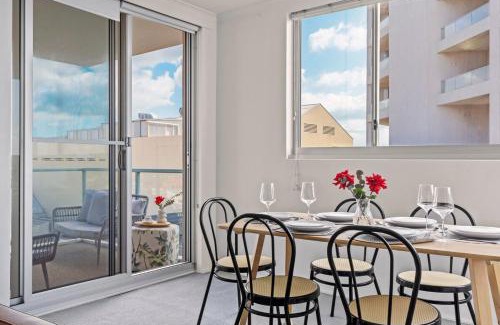 Cronulla Appartement | Beachfront Cronulla Getaway with Ocean Views & Spa