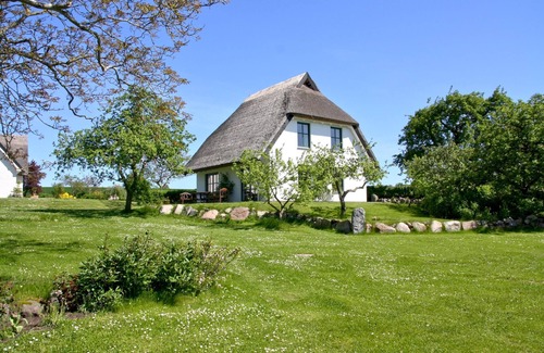 Neuendorf Maison | Beachfront idyll by the sea, private bathing area, beach chair - Gutshof Ostseeblick
