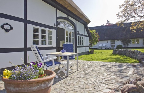 Neuendorf Appartement | Beachfront idyll by the sea, private bathing area - Gutshof Ostseeblick FeWo 03