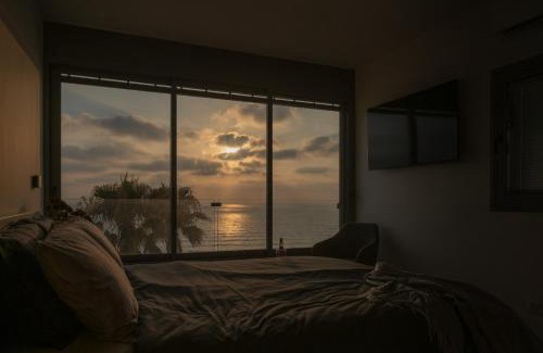 Netanya Appartement | Beachfront Elegance - Luxe Abode!